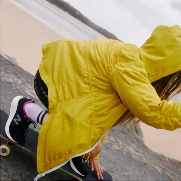 Free people Movement NWOT run wild jacket SIZE MEDIUM - Picture 6 of 10